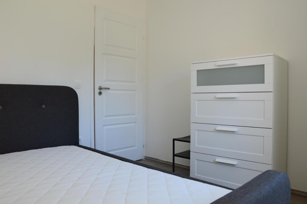 Quiet Residential Area B Taplan - 2 Bedroom And Living Room Apartment Szombathely Dış mekan fotoğraf