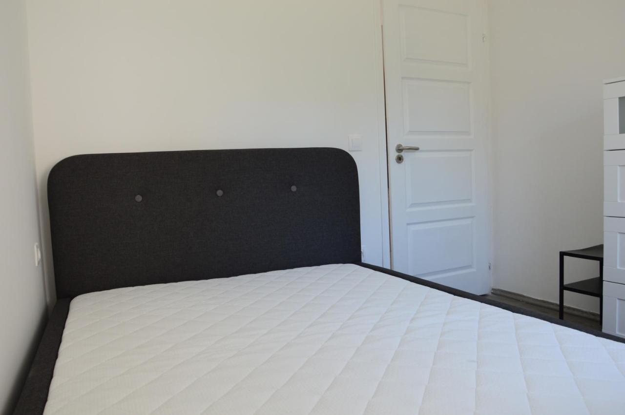 Quiet Residential Area B Taplan - 2 Bedroom And Living Room Apartment Szombathely Dış mekan fotoğraf
